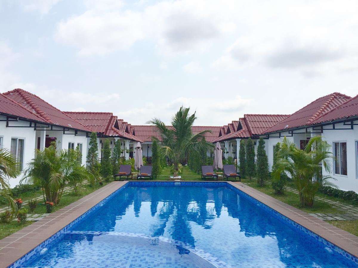 White Boutique Hotel And Residences Sihanoukville Exterior foto