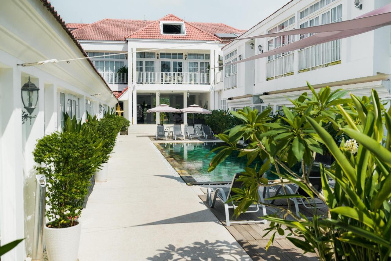 White Boutique Hotel And Residences Sihanoukville Exterior foto